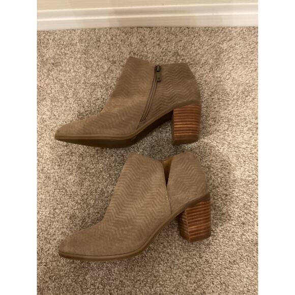 Lucky Brand Parneesa Perforated Tan Suede Stacked Heel Bootie, 8.5 - Picture 4 of 5